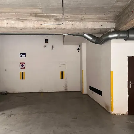 아파트 Centre Garden With Parking