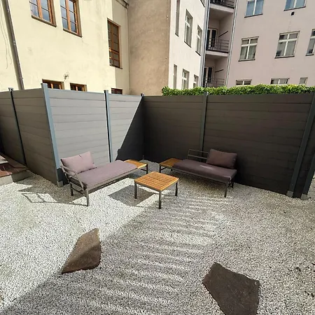 Centre Garden With Parking